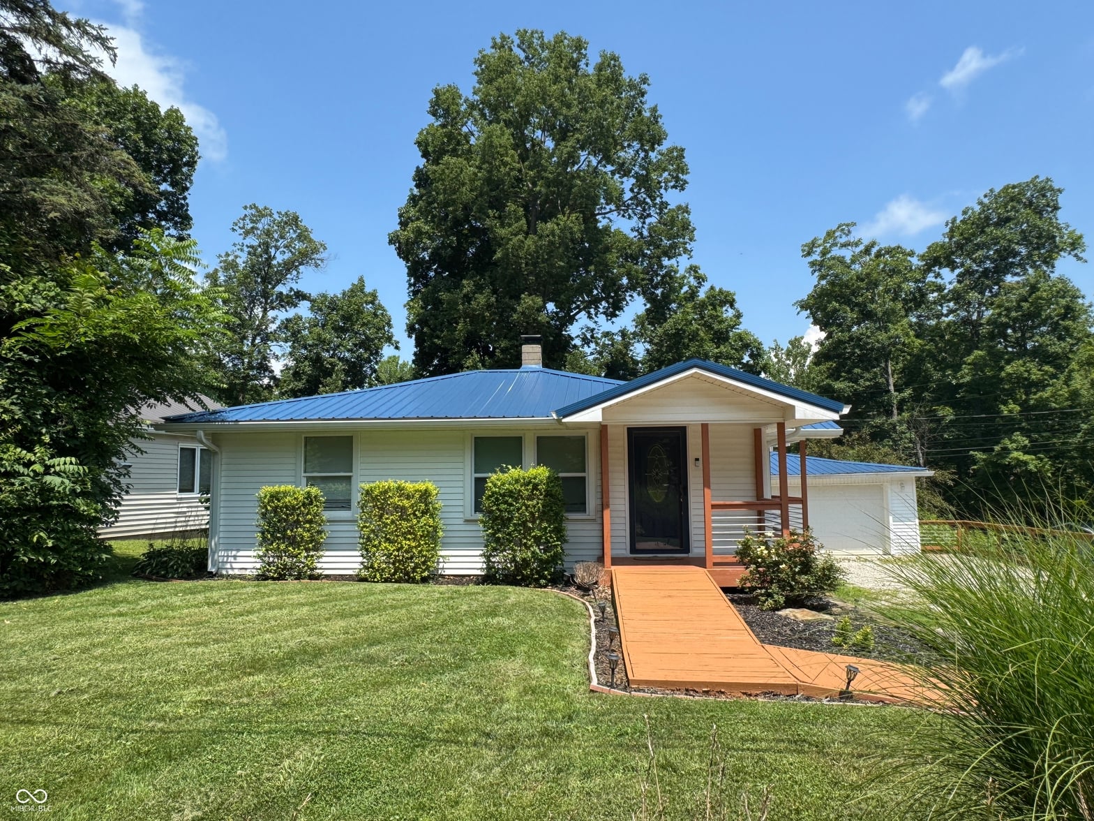 Photo of 304 E Hoover Drive, Nineveh, IN