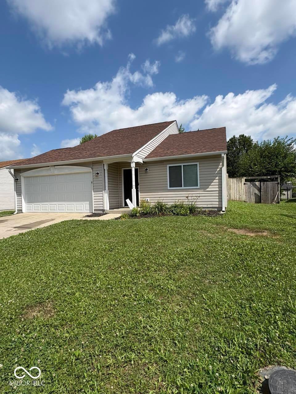 Photo of 144 Meadow Glen Drive, Avon, IN