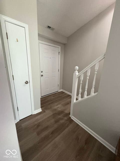 Photo of 144 Meadow Glen Drive, Avon, IN
