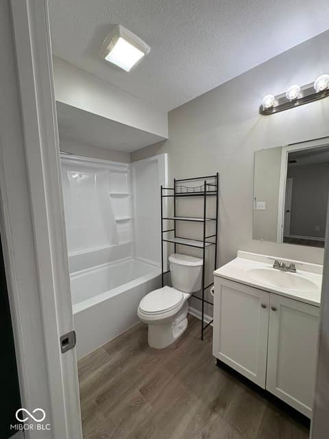 Photo of 144 Meadow Glen Drive, Avon, IN