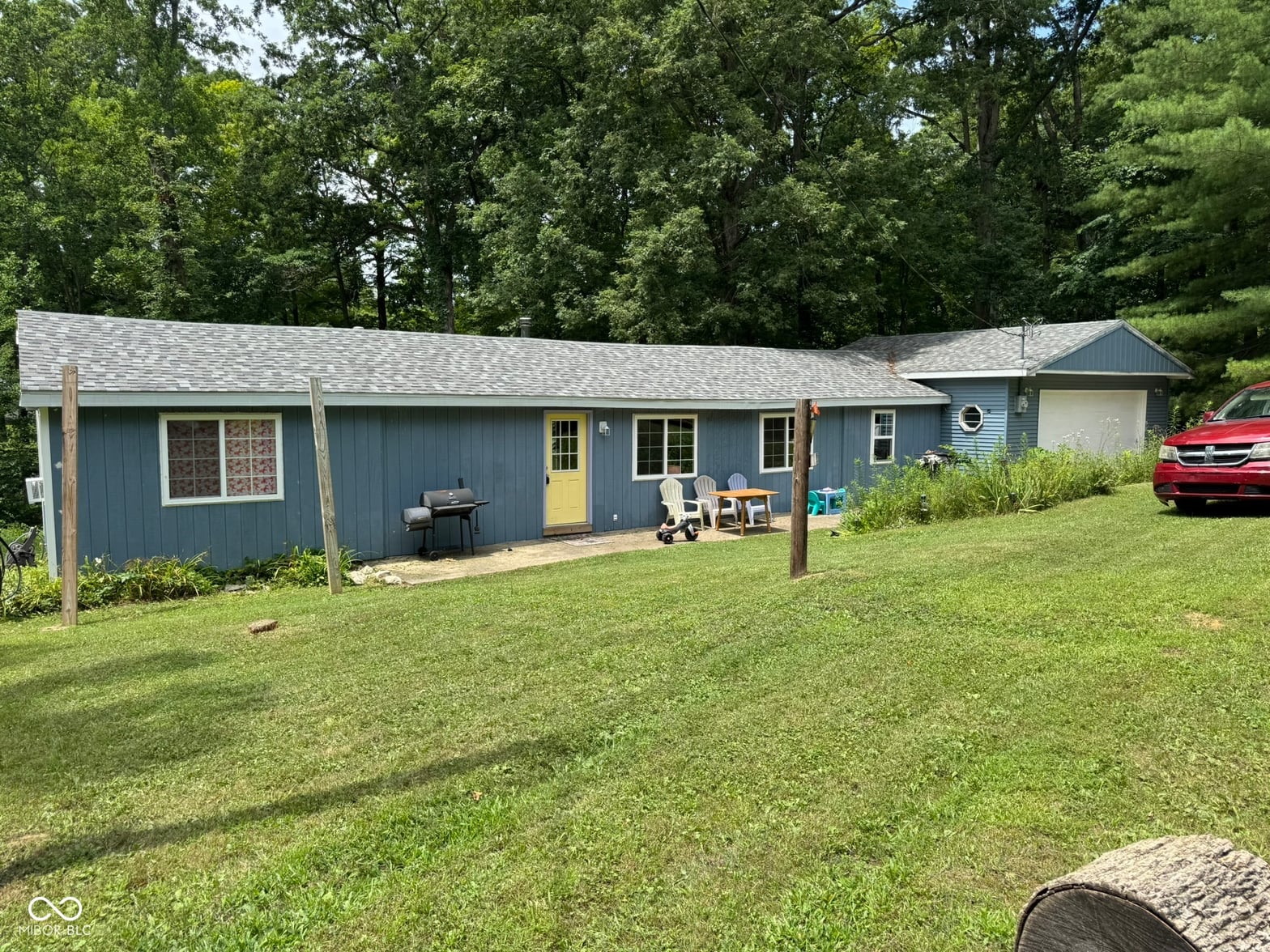 Photo of 915 W Lakeview Drive, Nineveh, IN
