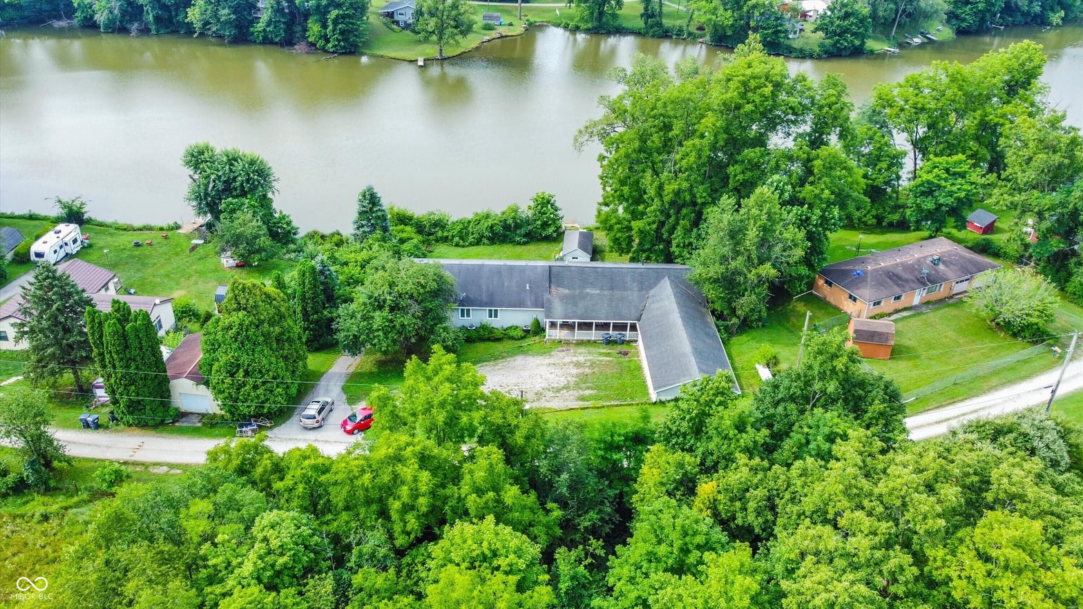 Photo of 402 N Mohee Drive, Hartford City, IN