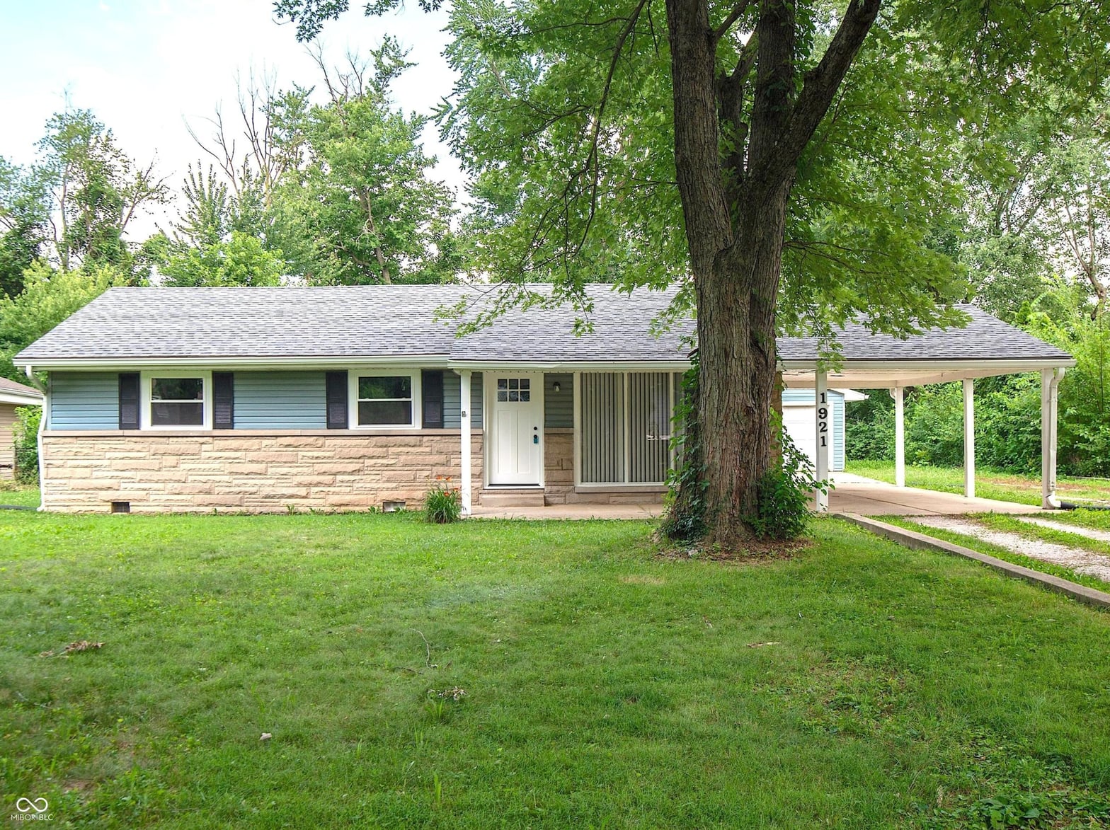 Photo of 1921 Newhaven Drive, Indianapolis, IN