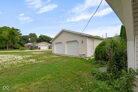 Garage at 1615 S Main Street, Tipton, IN