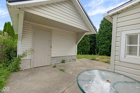 Outdoor living area at 1615 S Main Street, Tipton, IN
