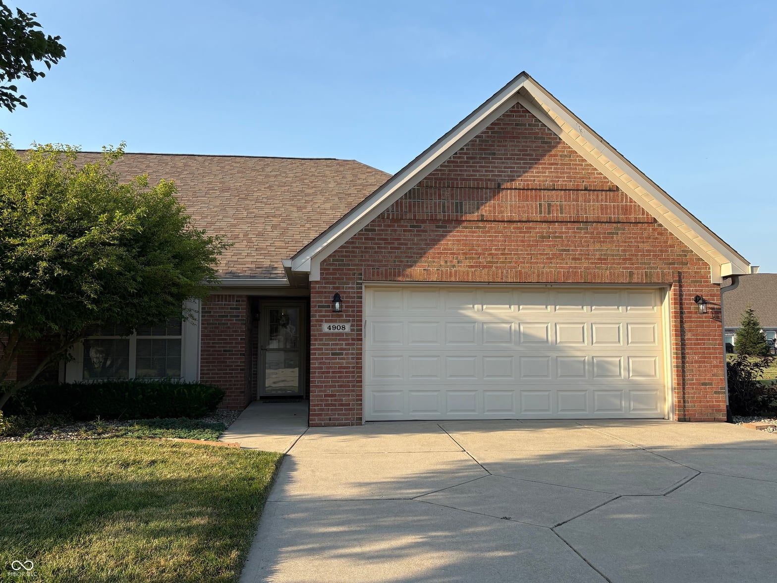 Front exterior at 4908 W Harrisburg Court, New Palestine, IN