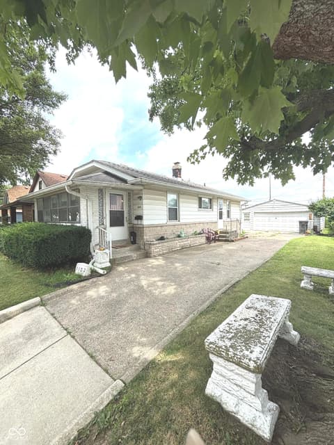 1152 Knox Street