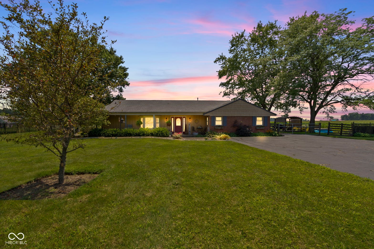 Front exterior at 4669 W State Road 32, Anderson, IN