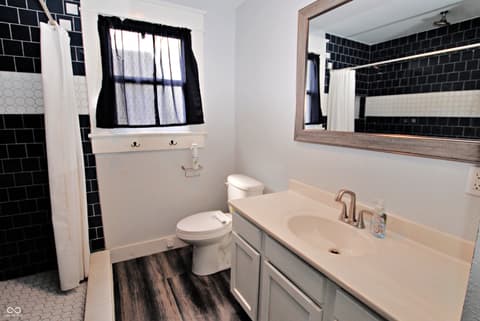 Photo of 990 E Washington Street, Martinsville, IN