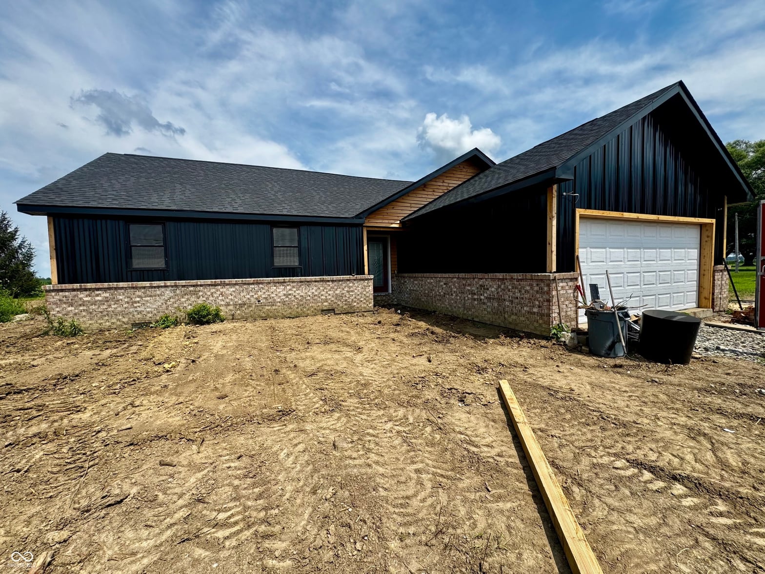 Photo of 322 E 900 S, Ladoga, IN