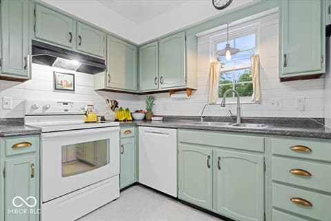 Kitchen at 6011 Buttonwood Drive, Noblesville, IN