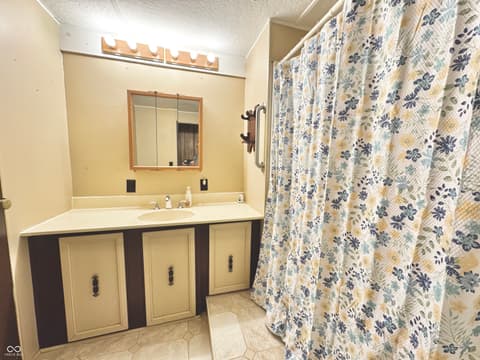 Bathroom at 3514 W Mill Creek Drive, Kingman, IN