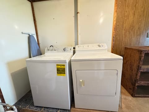 Laundry room at 3514 W Mill Creek Drive, Kingman, IN