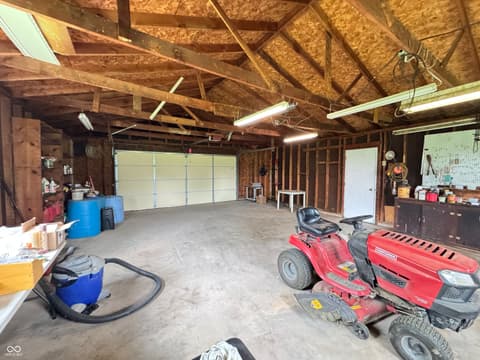 Garage at 3514 W Mill Creek Drive, Kingman, IN