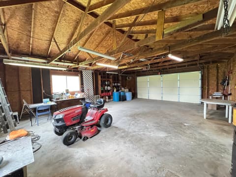 Garage at 3514 W Mill Creek Drive, Kingman, IN