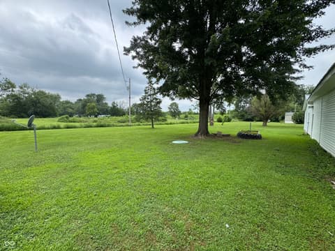 Yard at 3514 W Mill Creek Drive, Kingman, IN