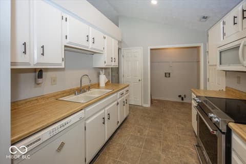 Photo of 3046 Crimson Court E, Carmel, IN