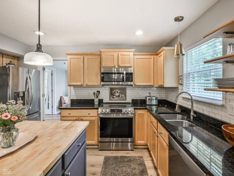Kitchen at 9672 Troon Ct, Carmel, IN
