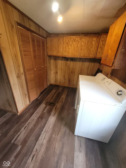 Laundry room at 814 Mill Street, Tipton, IN