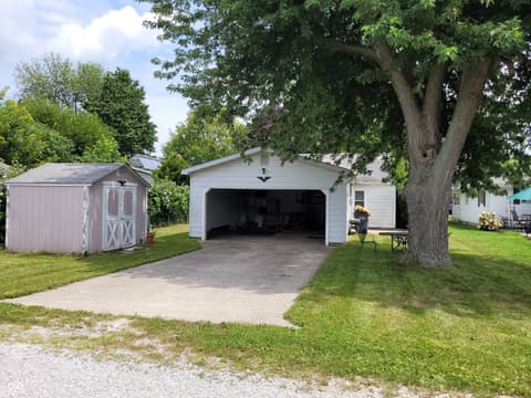 Garage at 814 Mill Street, Tipton, IN