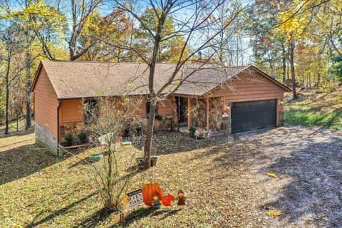 Photo of 3320 Pine Wood Drive, Spencer, IN