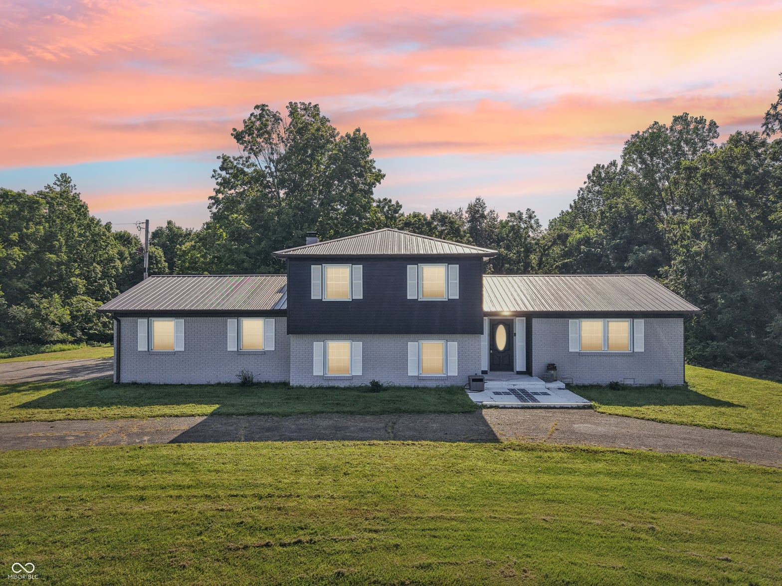 Photo of 335 N Corporation Line Road, Veedersburg, IN