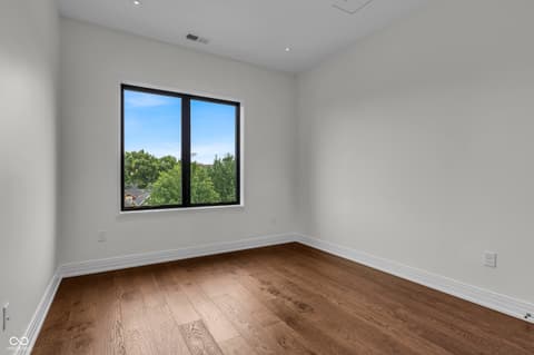 Photo of 877 N East Street, Indianapolis, IN