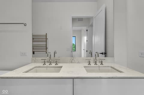 Photo of 877 N East Street, Indianapolis, IN