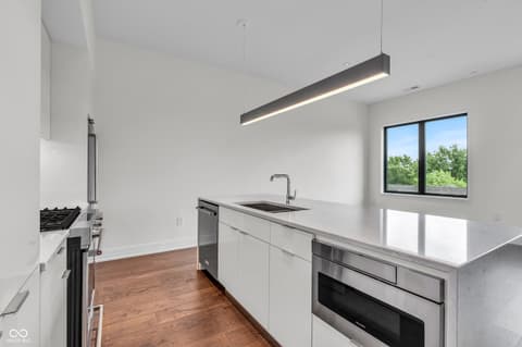 Photo of 877 N East Street, Indianapolis, IN