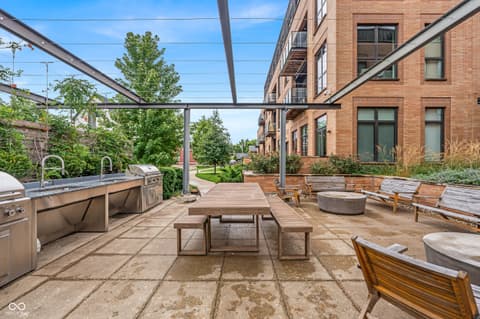 Photo of 877 N East Street, Indianapolis, IN