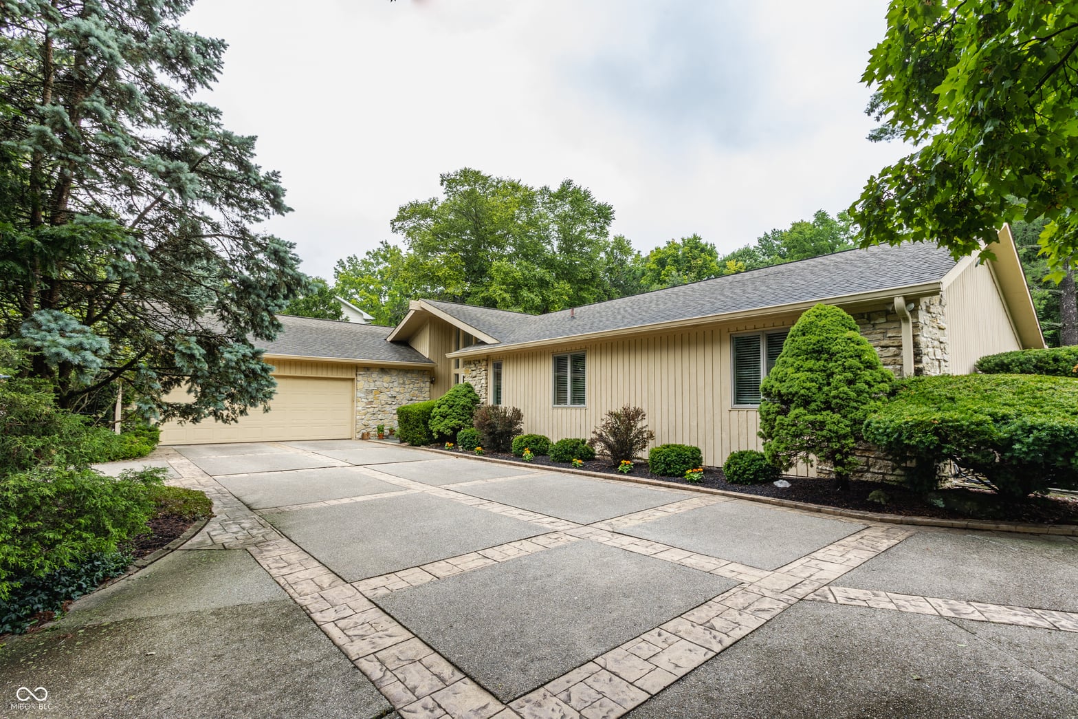 Photo of 3674 E Carmel Drive, Carmel, IN