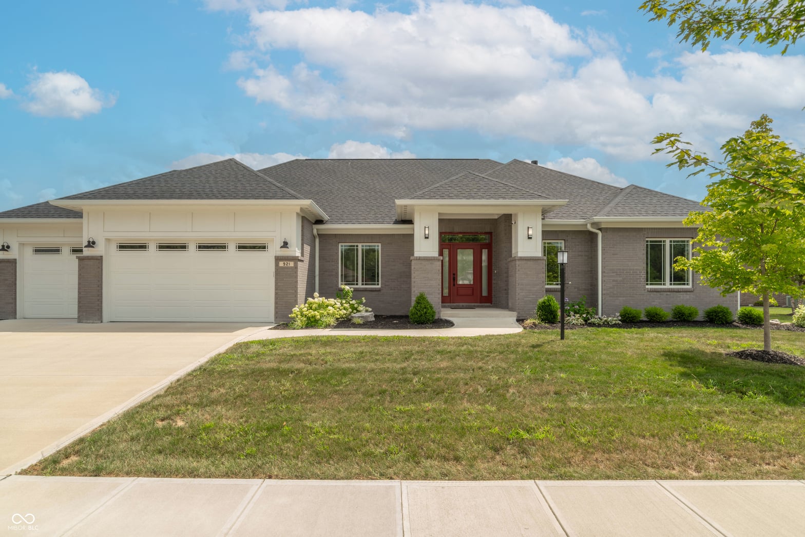 Photo of 921 Justine Circle E, Indianapolis, IN