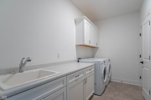 Laundry room at 921 Justine Circle E, Indianapolis, IN
