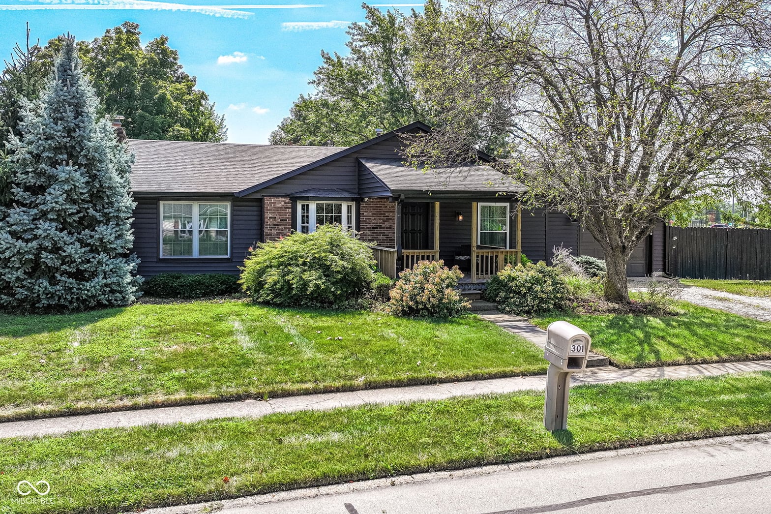 Photo of 301 Creekwood Drive, Westfield, IN