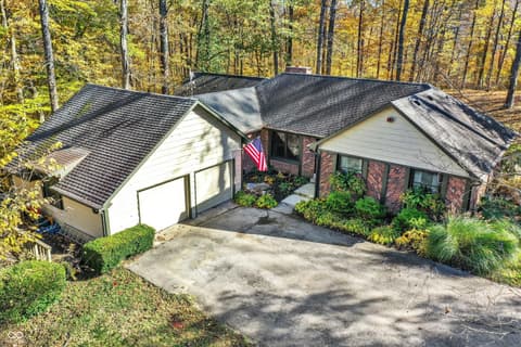 2289 Twinlake Drive