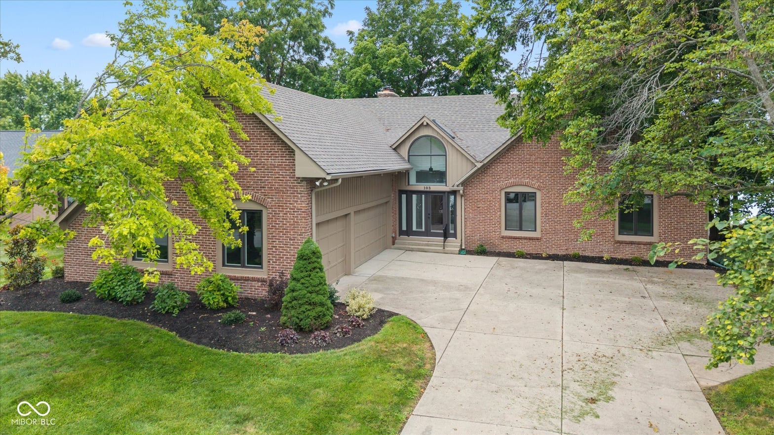 Photo of 103 Edgewater Drive, Noblesville, IN