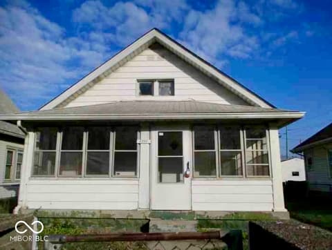 2110 W McCarty Street
