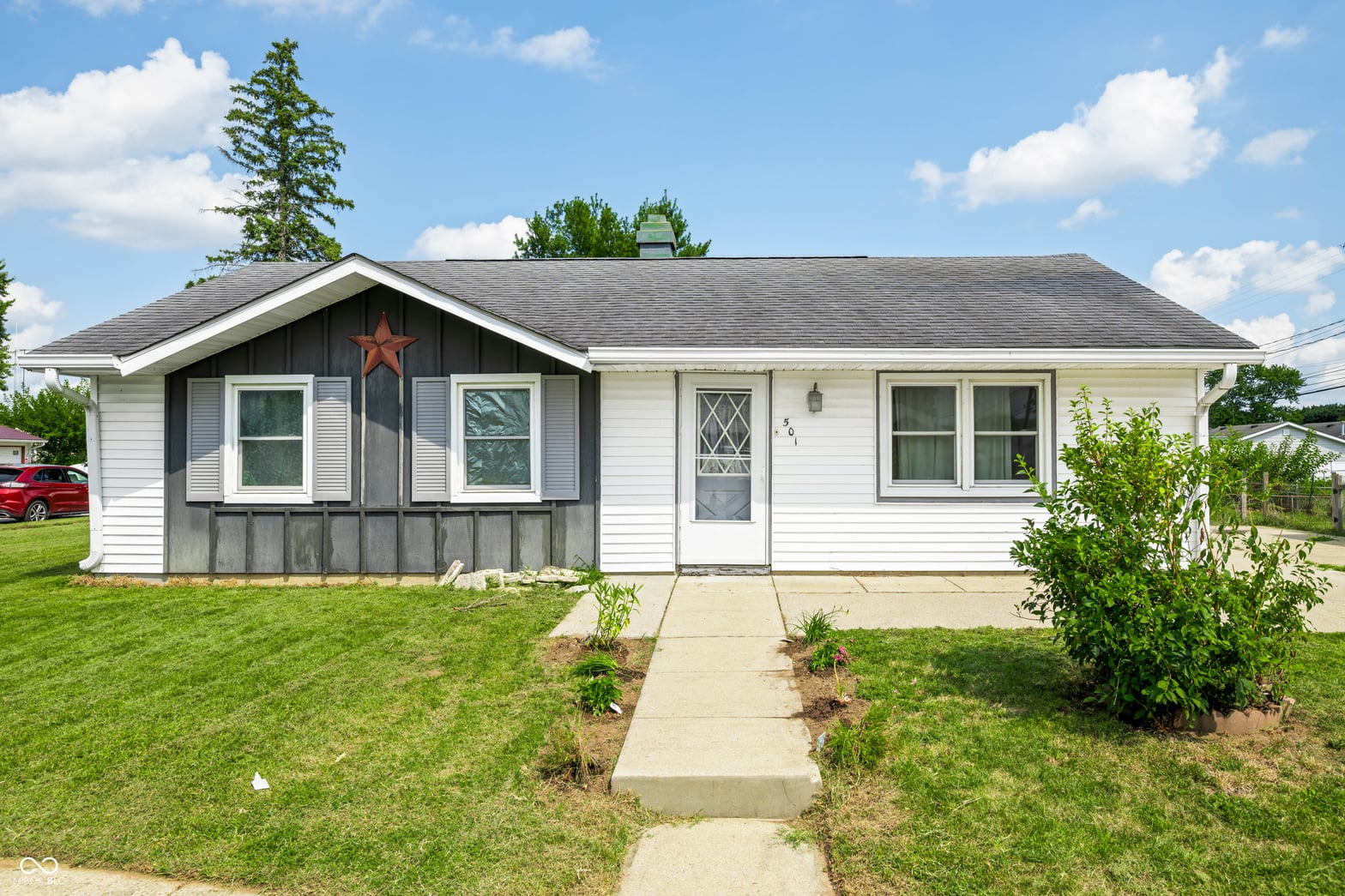 Photo of 501 Fairlane Drive, Edinburgh, IN