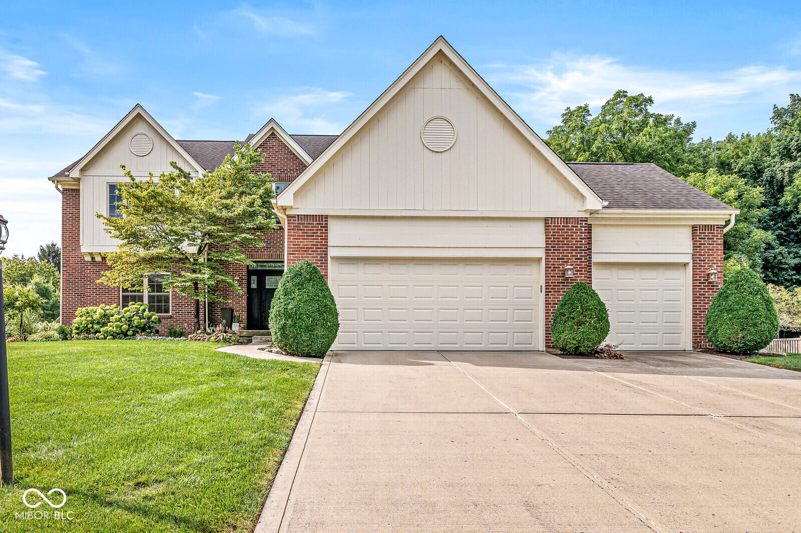 Front exterior at 8825 Sommerwood Drive, Noblesville, IN