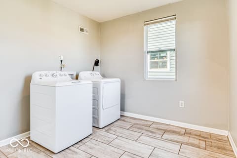 Laundry room at 922 Iowa Street, Indianapolis, IN