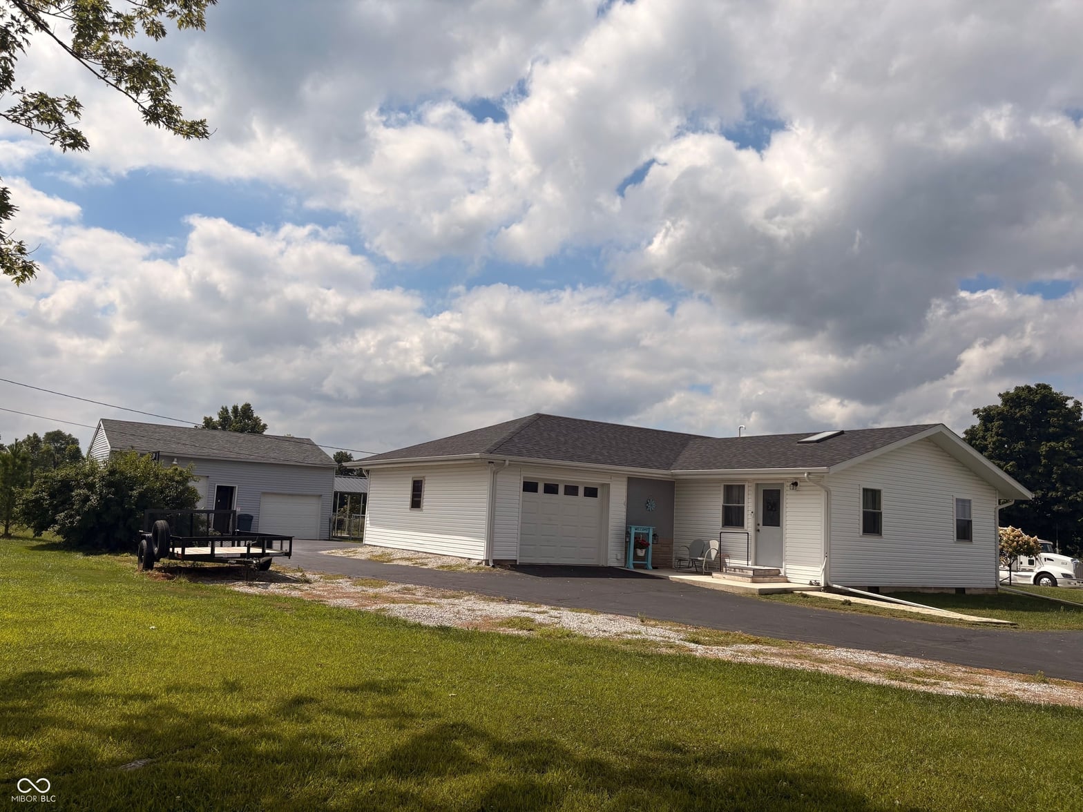 Front exterior at 4926 E 200 S, Marion, IN