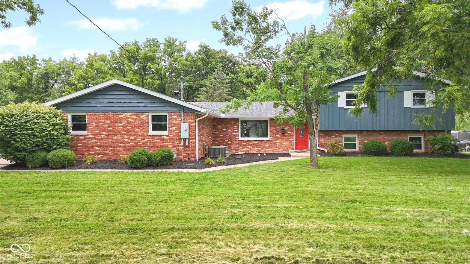 Front exterior at 8810 W Tulip Tree Drive, Muncie, IN