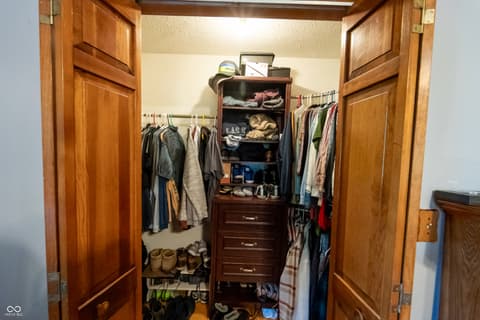 Walk In Closets — 11020 W Us Highway 40, Charlottesville, IN