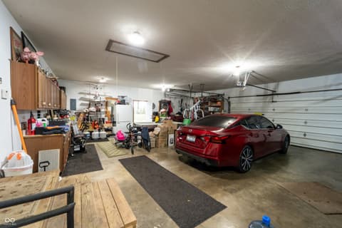 Garage at 11020 W Us Highway 40, Charlottesville, IN
