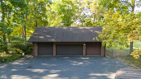 Garage at 11020 W Us Highway 40, Charlottesville, IN