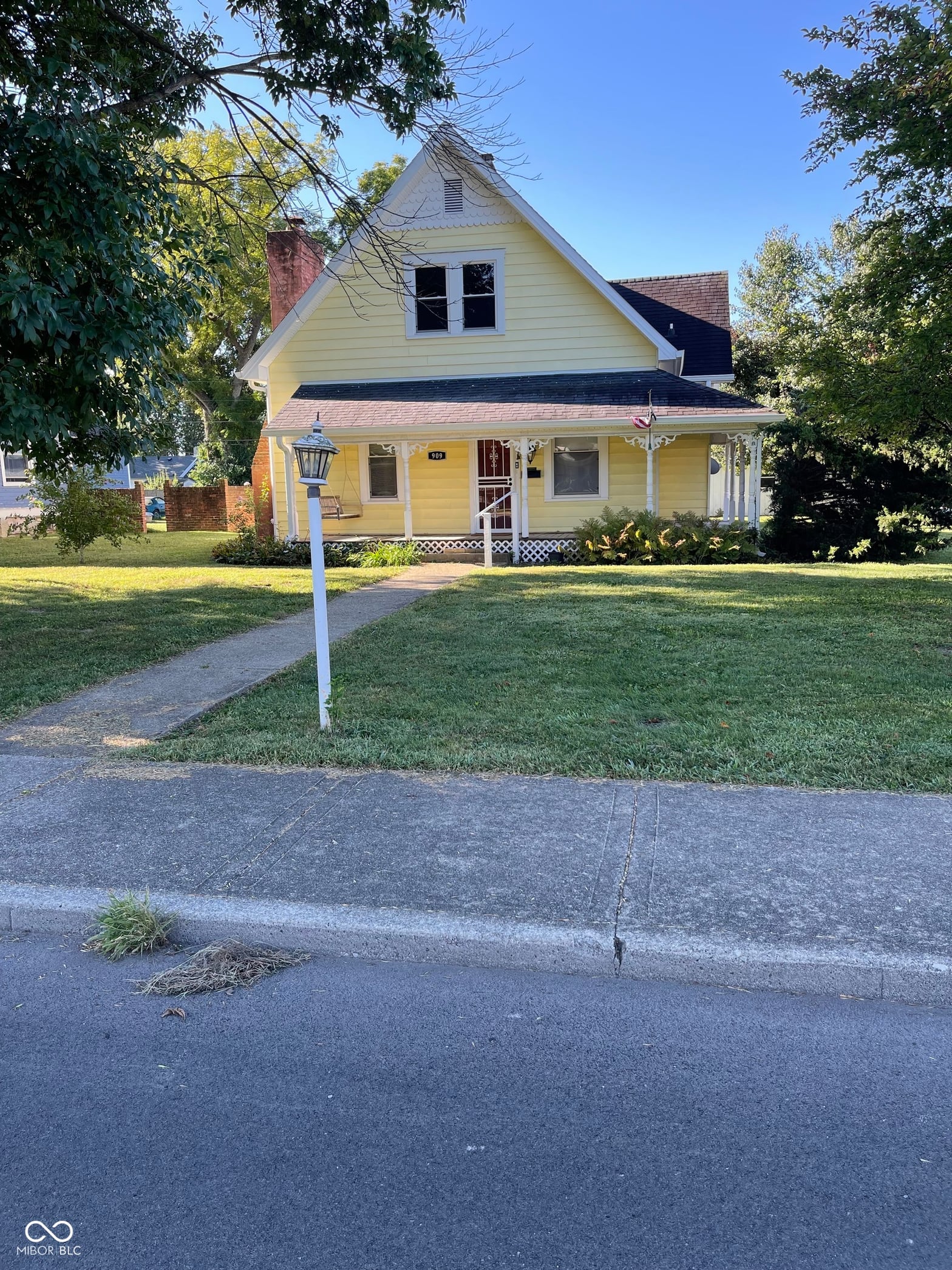 Front exterior at 909 E Washington Street, Martinsville, IN
