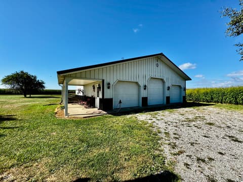 Garage at 4517 E County Road 400 S, New Castle, IN
