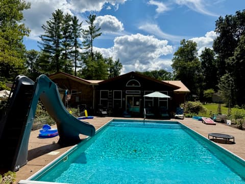 Pool at 2500 S Edgewood Cove, Martinsville, IN