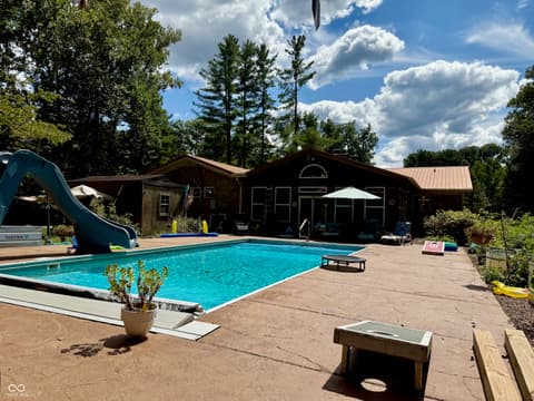 Pool at 2500 S Edgewood Cove, Martinsville, IN