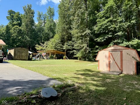 Yard at 2500 S Edgewood Cove, Martinsville, IN